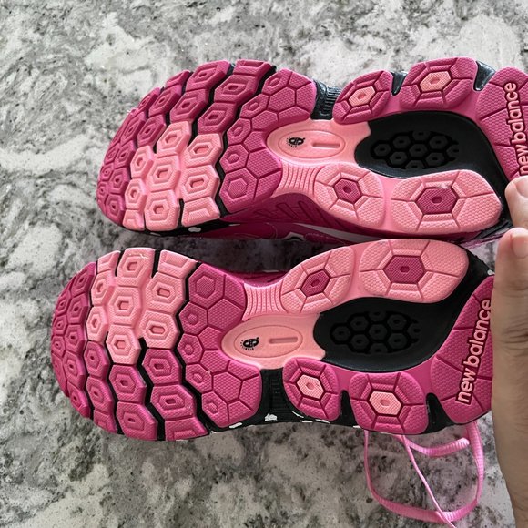 New Balance 2014 Run Disney "Minnie Mouse" running shoes, great condition - Picture 4 of 5